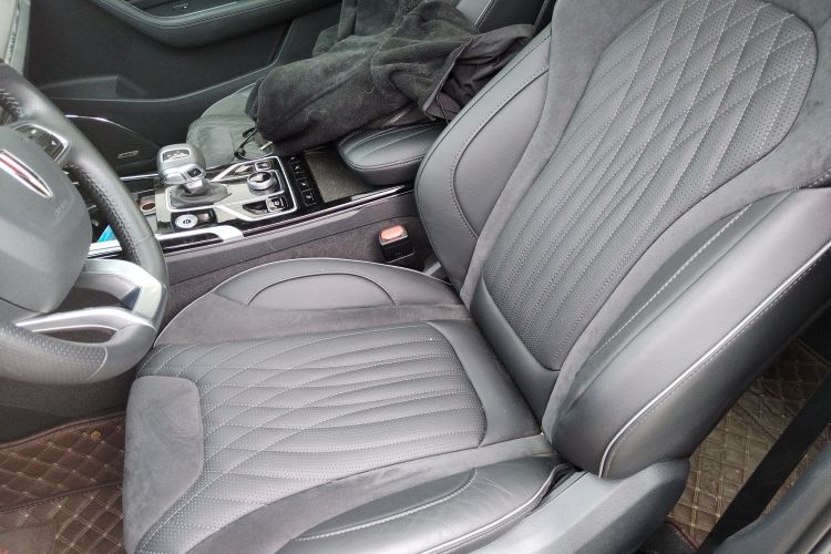 红旗HS5 2022款 改款 2.0T 智联旗享版中控内饰19