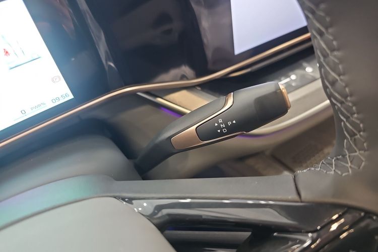 红旗天工08 2025款 605先锋版中控内饰18