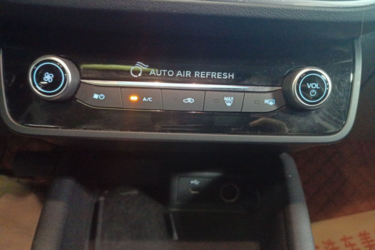 福特 福克斯 2021款 两厢 EcoBoost 180 自动锋潮型中控内饰16