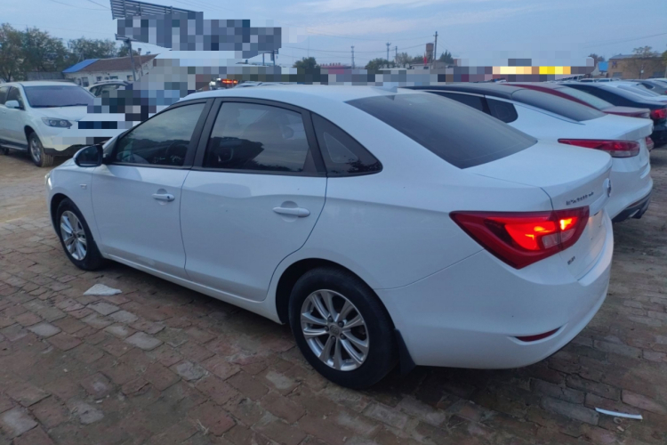 别克 英朗 2016款 15N 自动进取型车身外观4