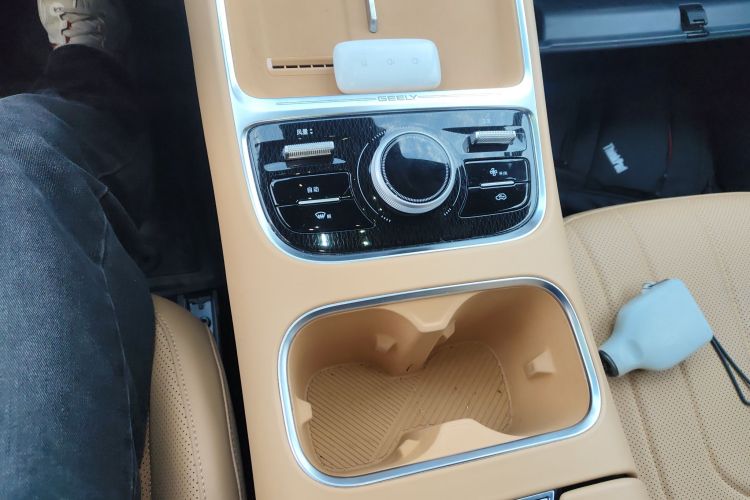 吉利银河 银河星舰7 EM-i 2025款 120km 领航版中控内饰18