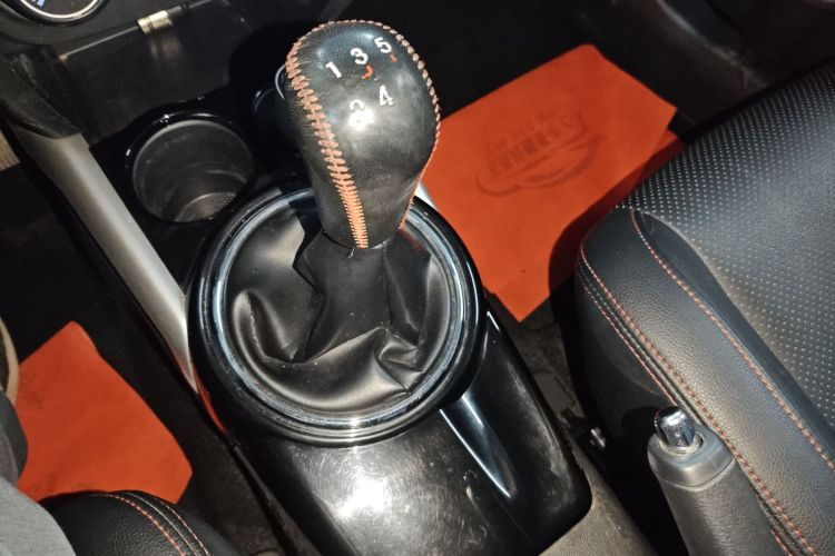 三菱 劲炫ASX 2018款 1.6L 手动两驱灵动版中控内饰18