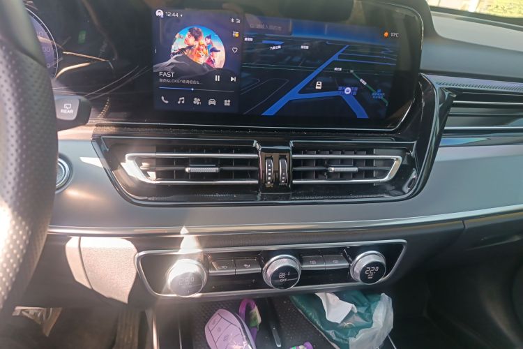 红旗HS5 2023款 2.0T 旗享Pro版中控内饰16