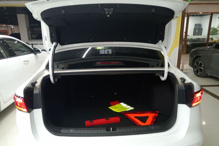 吉利汽车 帝豪 2025款 第4代 1.5L CVT尊贵型局部细节23