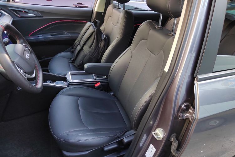 哪吒汽车 哪吒V 2021款 长续航娱乐版升级型局部细节19