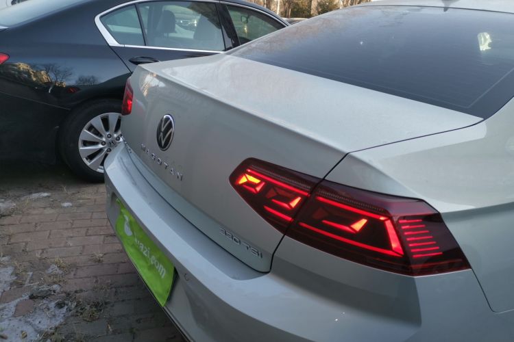 大众 迈腾 2023款 200万辆纪念版 330TSI DSG领先型车身外观6