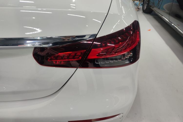 奔驰E级(进口) 2023款 E 260 时尚型运动版车身外观9