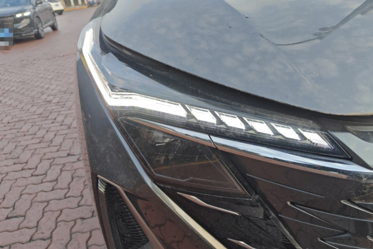 长安欧尚Z6 2023款 蓝鲸 1.5T DCT智领型城市版车身外观8