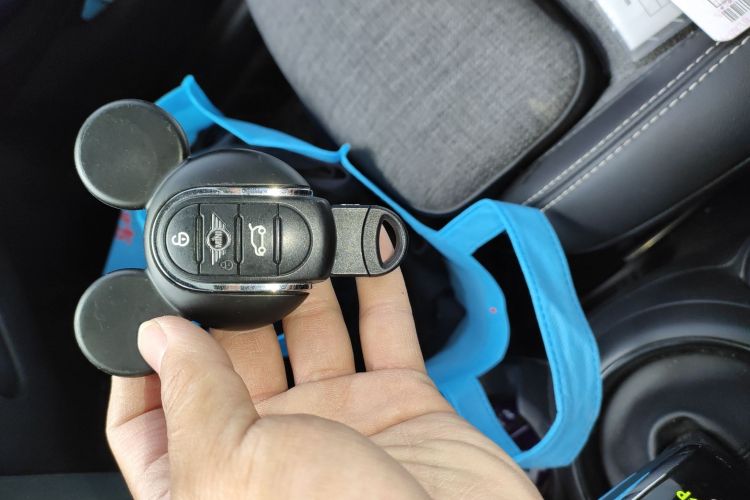 MINI 2019款 1.5T COOPER 经典派中控内饰11