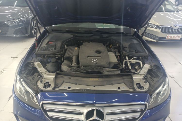 奔驰E级 2016款 E 200 L 运动型机舱底盘24
