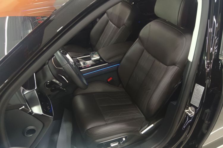 奥迪A8 2023款 A8L 45 TFSI quattro 豪华型中控内饰19