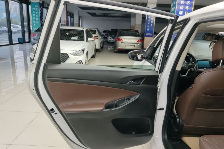 别克GL6 2018款 18T 6座尊贵型中控内饰49