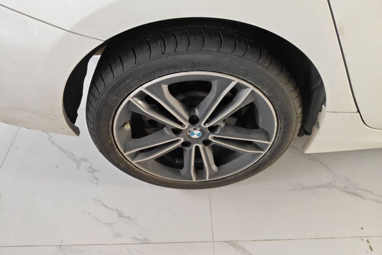 宝马1系 2022款 120i M运动版车身外观6002