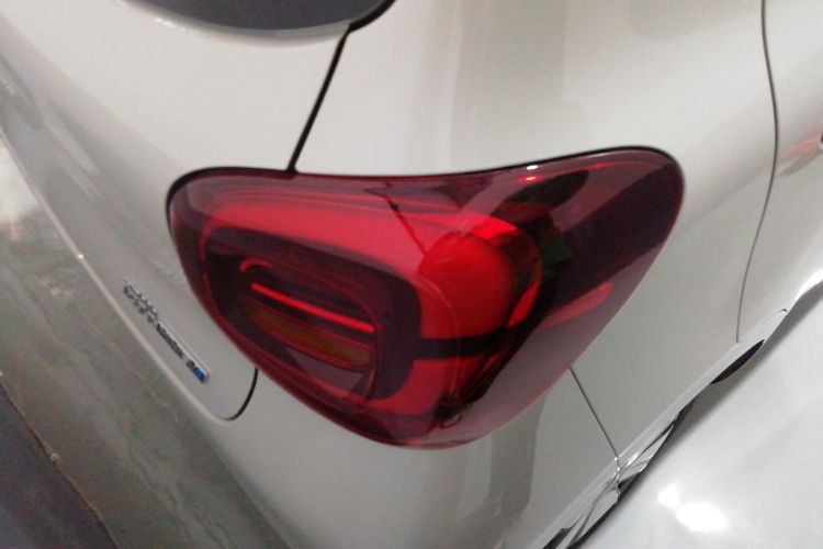 五菱汽车 宏光MINIEV 2025款 四门版 进阶款车身外观9