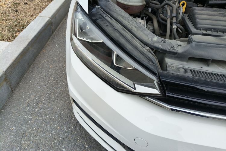 大众 2016款 途安L 280TSI 手动风尚版车身外观8