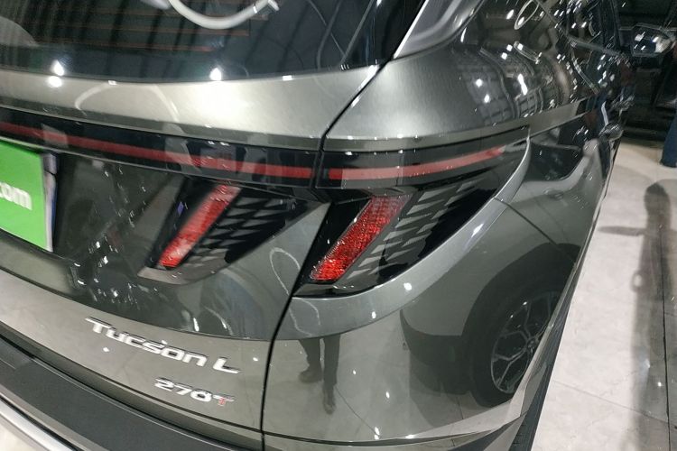 现代 2023款 途胜L 1.5T 自动两驱LUX尊贵版车身外观9