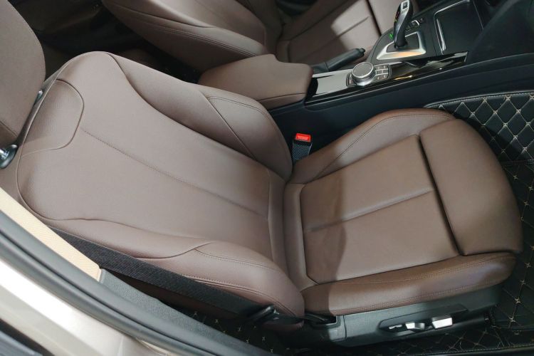 宝马3系 2019款 320Li 时尚型局部细节41