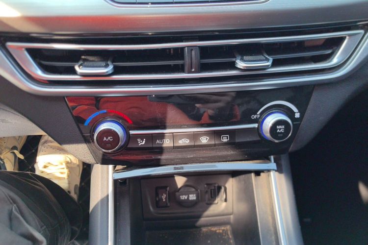 长安 逸动 2019款 高能版 1.6L GDI 手动先锋型 国VI局部细节16