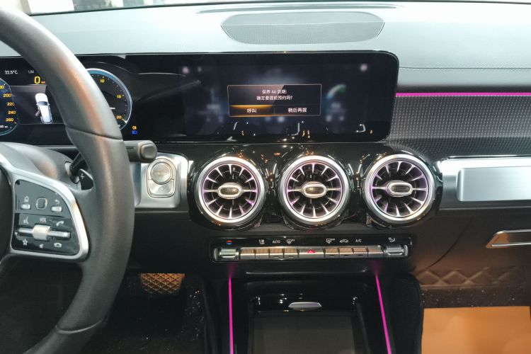 奔驰GLB 2021款 GLB 200 动感型中控内饰16