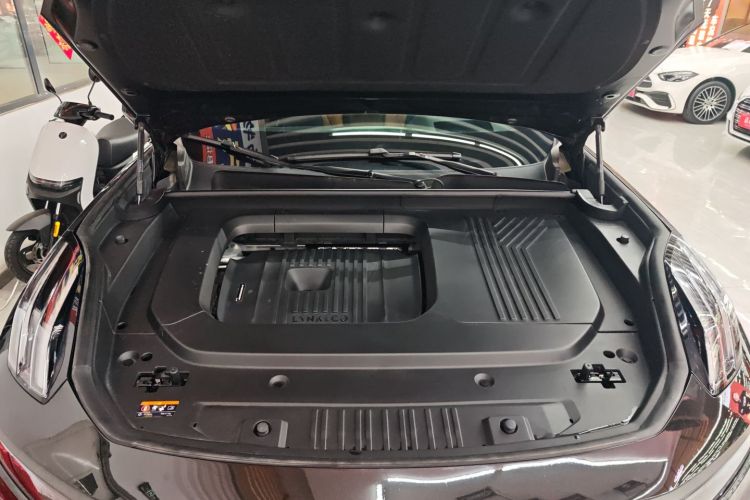 领克09 EM-P 2023款 2.0TD EM-P 远航版PM 七座机舱底盘24