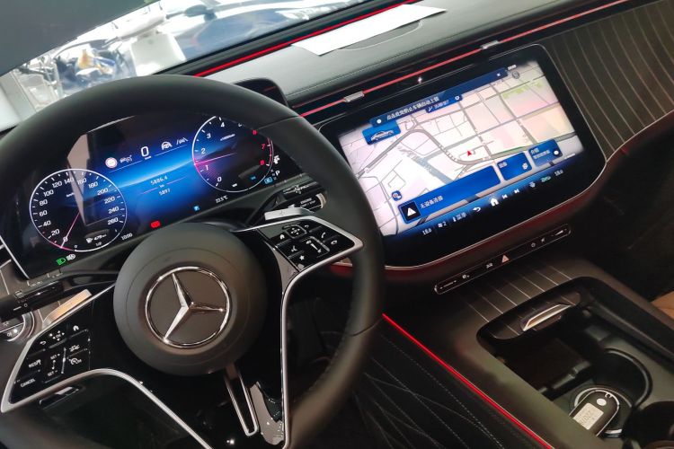 奔驰E级 2025款 改款 E 300 L 时尚型中控内饰18