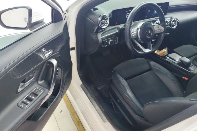 奔驰A级 2020款 改款 A 200 L 运动轿车时尚型中控内饰20