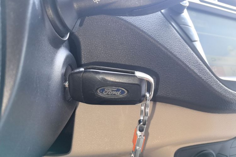 福特 福睿斯 2015款 1.5L 自动舒适型中控内饰7001