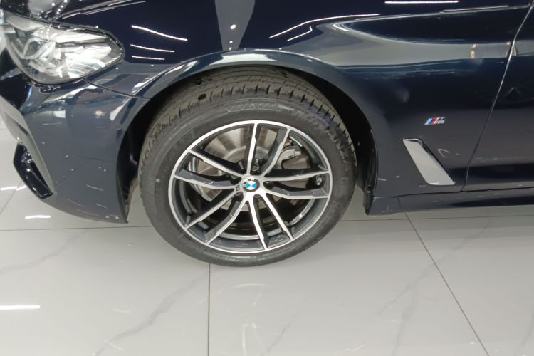 宝马5系 2022款 改款二 525Li M运动套装车身外观6007