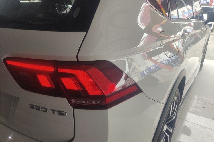 大众 途观L 2021款 330TSI 自动两驱R-Line越享版车身外观9