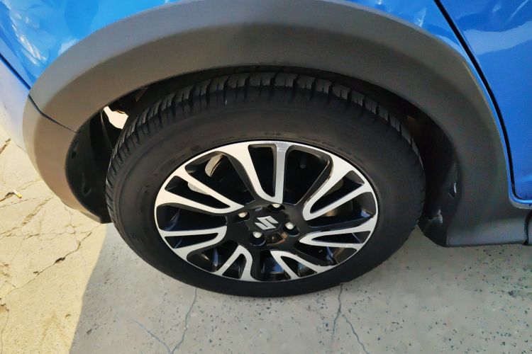 铃木 雨燕 2015款 1.5L 自动限定版车身外观6007