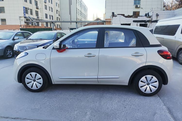 五菱汽车 五菱缤果 2025款 203km 轻享款车身外观4