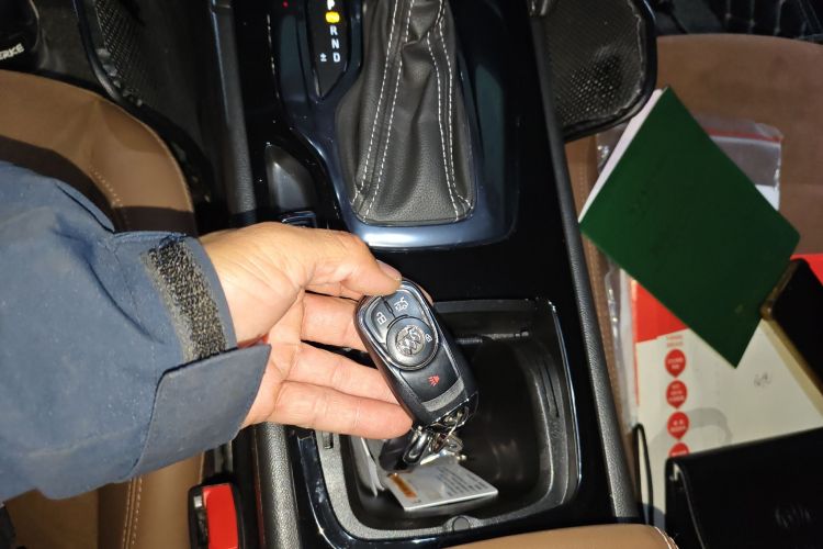 别克 君威 2019款 20T 精英型 国VI中控内饰11