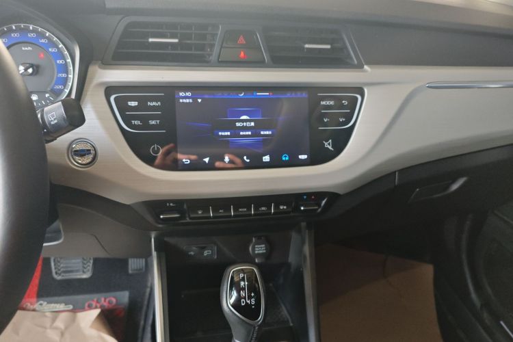 吉利汽车 远景X3 2020款 1.5L CVT尊贵型中控内饰16