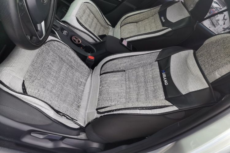 丰田 雷凌 2022款 双擎 1.8H E-CVT豪华版局部细节19