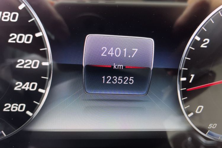 奔驰E级 2018款 E 300 L 豪华型中控内饰15