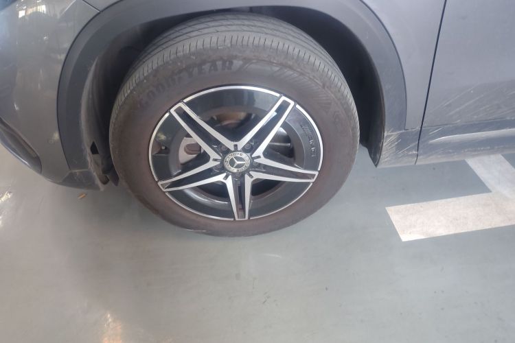 奔驰EQA 2022款 EQA 300 4MATIC 首发特别版车身外观6007