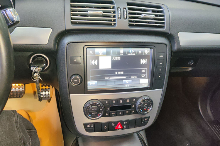 奔驰R级 2014款 R 320 4MATIC 商务型中控内饰16