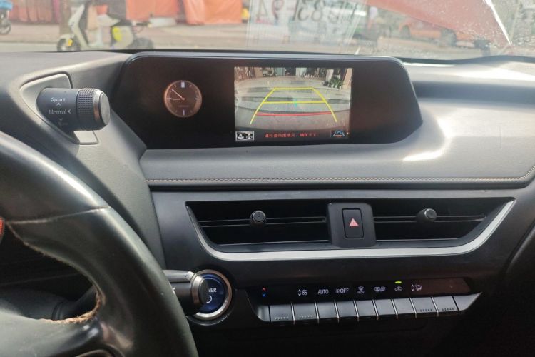 雷克萨斯UX 2019款 260h 探·酷版 国VI中控内饰16