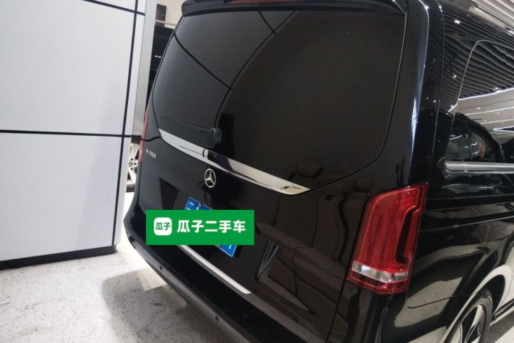 奔驰V级 2020款 V 260 尊贵版车身外观6