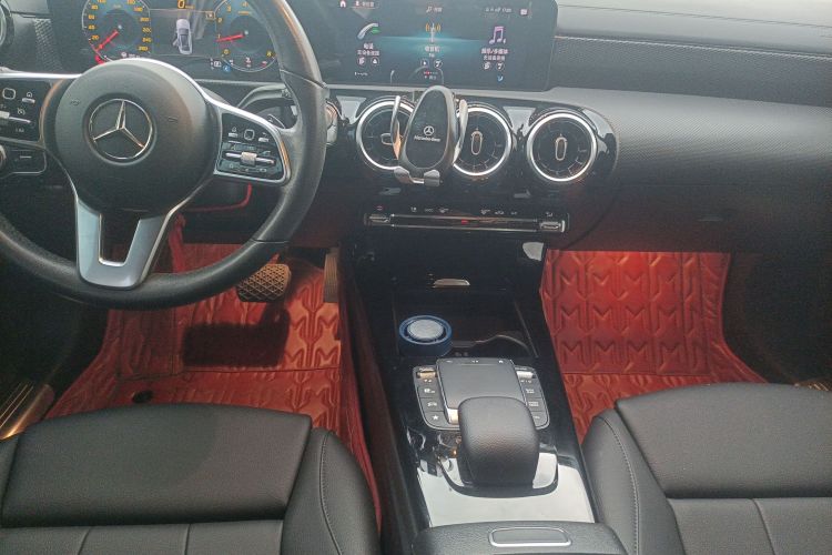 奔驰A级 2021款 A 200 L 运动轿车动感型中控内饰16