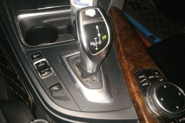 宝马3系 2014款 320Li 豪华设计套装局部细节18