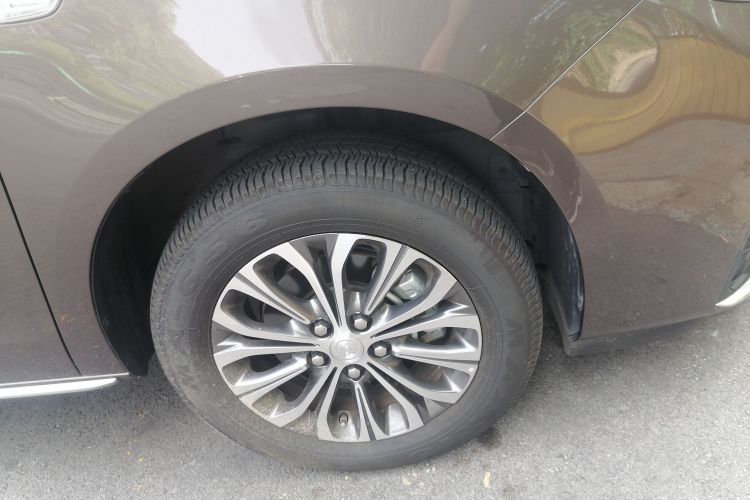 别克GL8 2023款 陆上公务舱 舒适型车身外观10