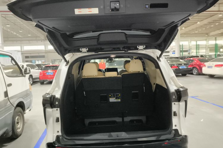 丰田 赛那SIENNA 2021款 2.5L混动 尊贵版机舱底盘23