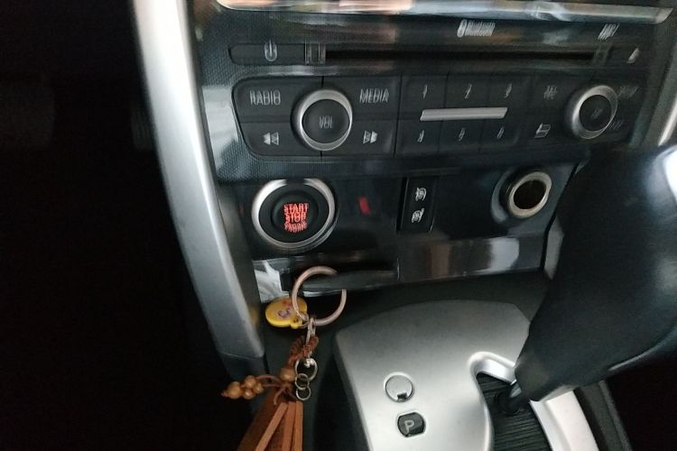 雷诺 科雷傲(进口) 2014款 改款 2.0L 两驱时尚版中控内饰7001