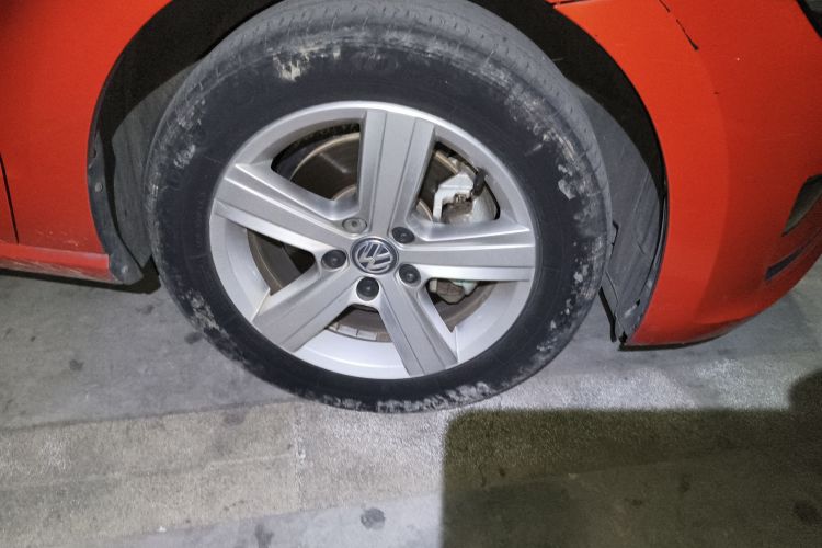 大众 高尔夫·嘉旅 2016款 1.6L 自动舒适型车身外观10