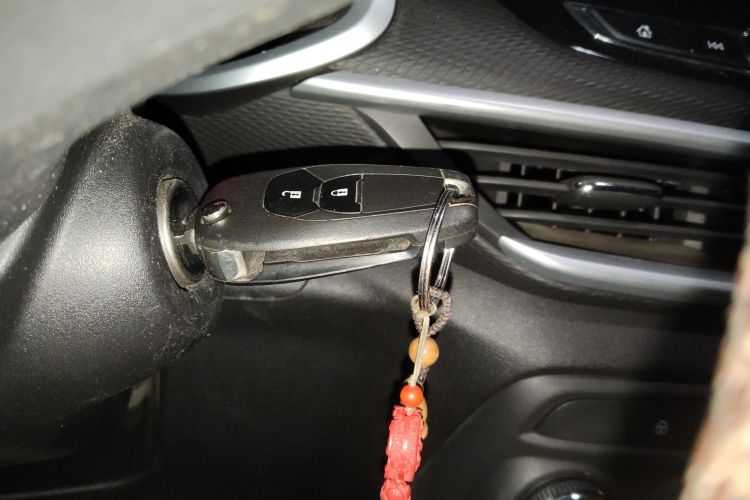 雪佛兰 创酷 2019款 Redline 335T CVT潮版 国VI中控内饰11