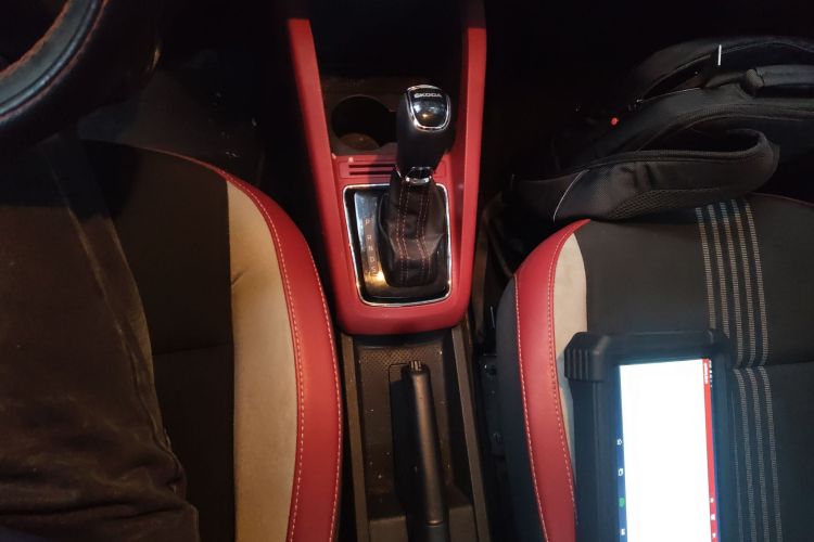 斯柯达 晶锐 2015款 1.6L 自动运动版中控内饰18