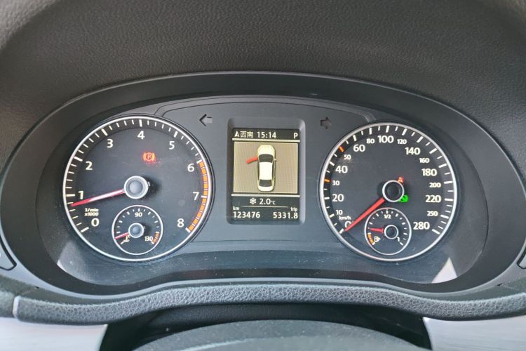 大众 帕萨特 2015款 1.8TSI DSG御尊版中控内饰14