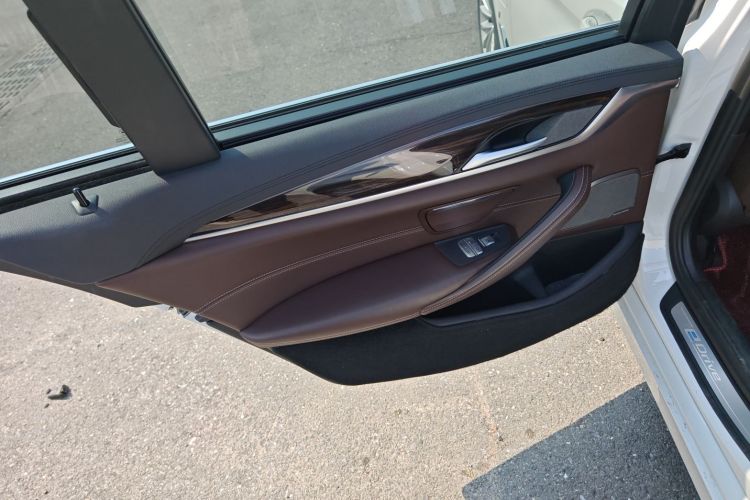 宝马5系新能源 2019款 改款 530Le 先锋版中控内饰49