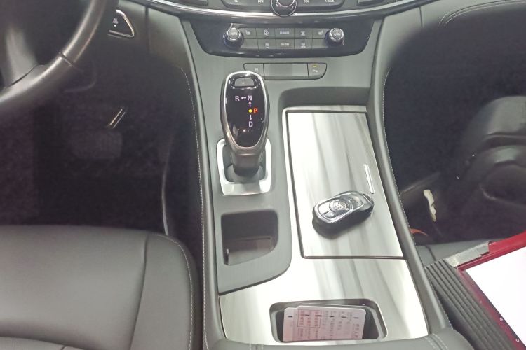 别克 君越 2022款 552T 豪华型中控内饰18